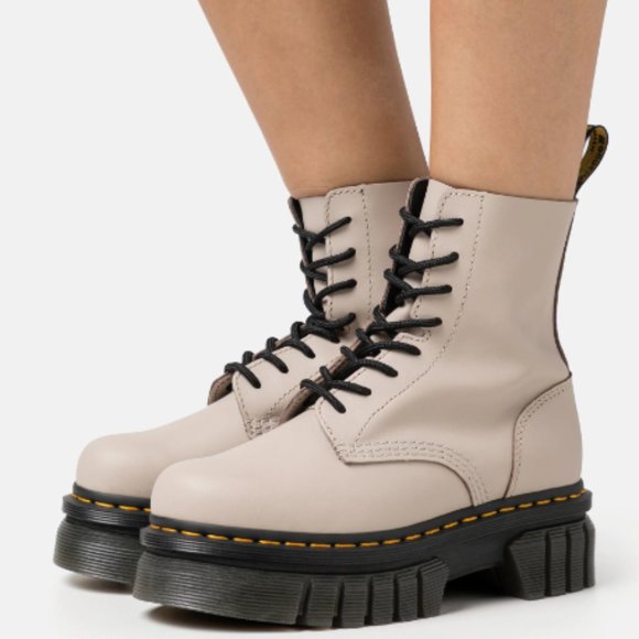 AUDRICK NAPPA LEATHER PLATFORM CHELSEA BOOTS MSRP$220 in Cobble Stone Grey - Picture 11 of 11